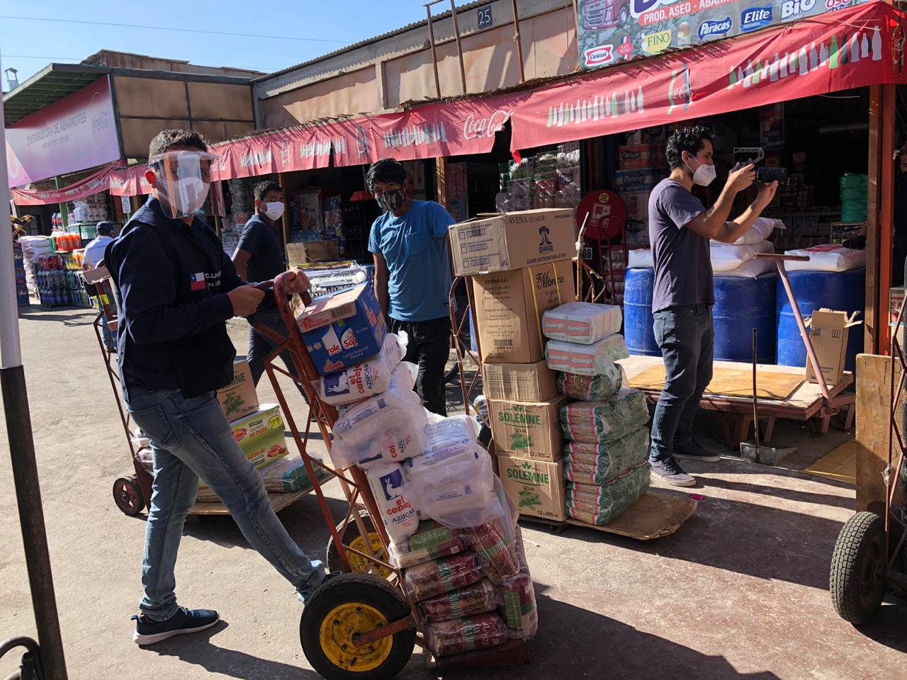Banco de Chile entrega más de 2 mil canastas de alimentos a personas con discapacidad y sus familias a lo largo del país