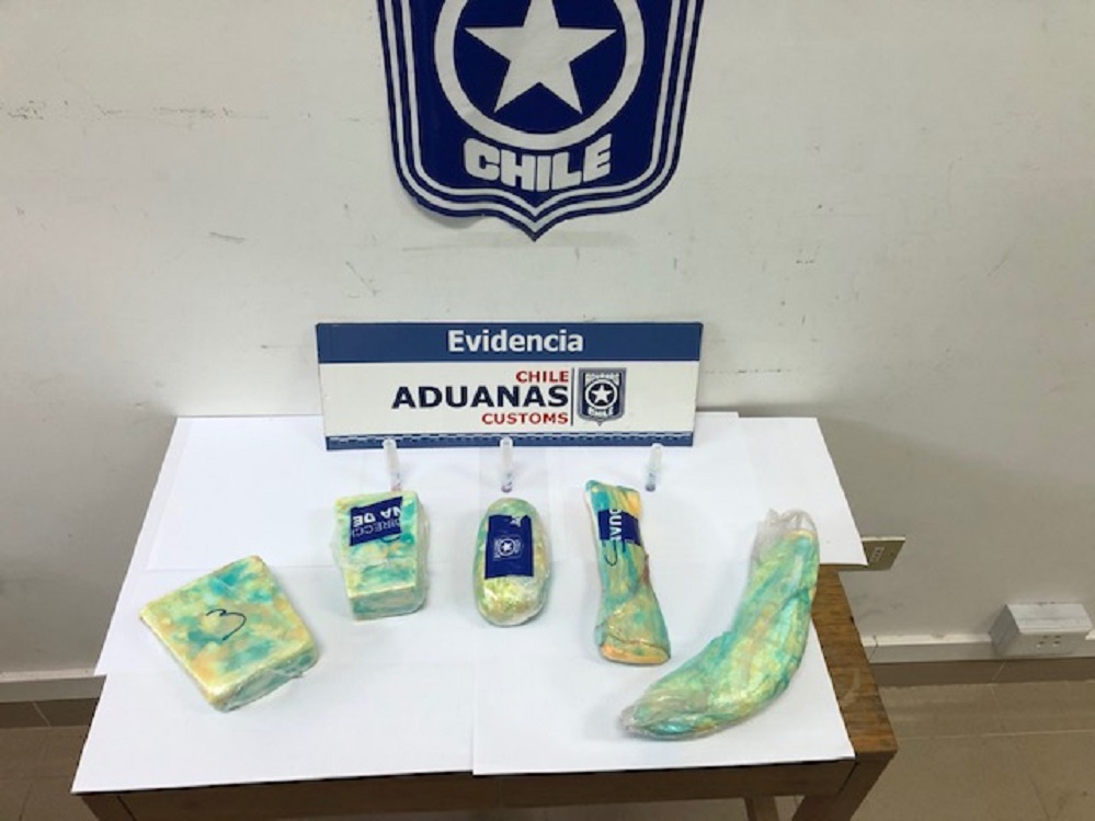 Llegó a Punta Arenas con más de 2 kilos de cocaína en su maleta y casi medio kilo de marihuana entre sus ropas: importante detección de drogas fue realizada por Aduanas en el Aeropuerto Internacional Presidente Carlos Ibáñez del Campo.