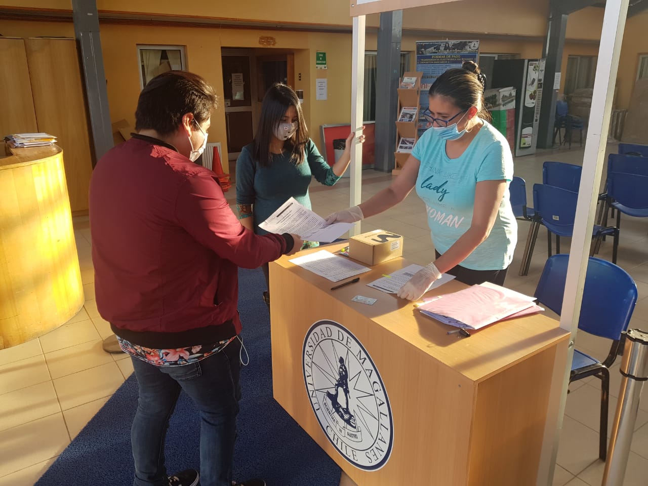 Universidad de Magallanes entrega 150 computadores y 250 routers a estudiantes para sus clases online