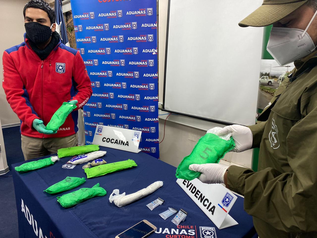 Mas de 2 kilos de clorhidrato de cocaína portaba una ciudadana colombiana procedente de Santiago: fue detenida en el aeropuerto de Punta Arenas