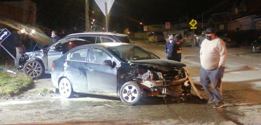 Dos lesionados en colisión ocurrida esta noche en sector Barrio Prat de Punta Arenas