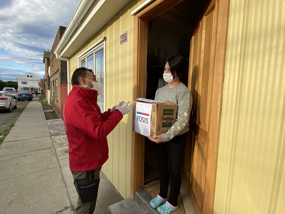 Entregaron víveres e insumos de limpieza a 280 familias usuarios de programas del FOSIS en Punta Arenas, Natales y Porvenir