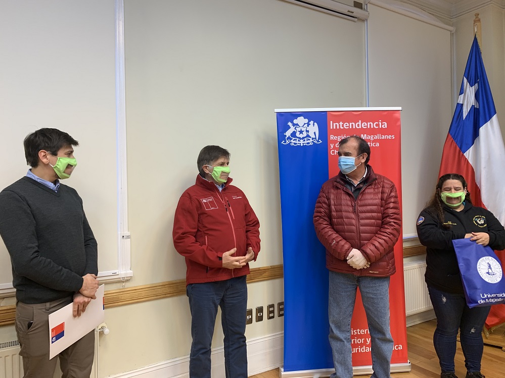 Senadis en colaboración con UMAG entregan 50 mascarillas para las personas con dificultades auditivas