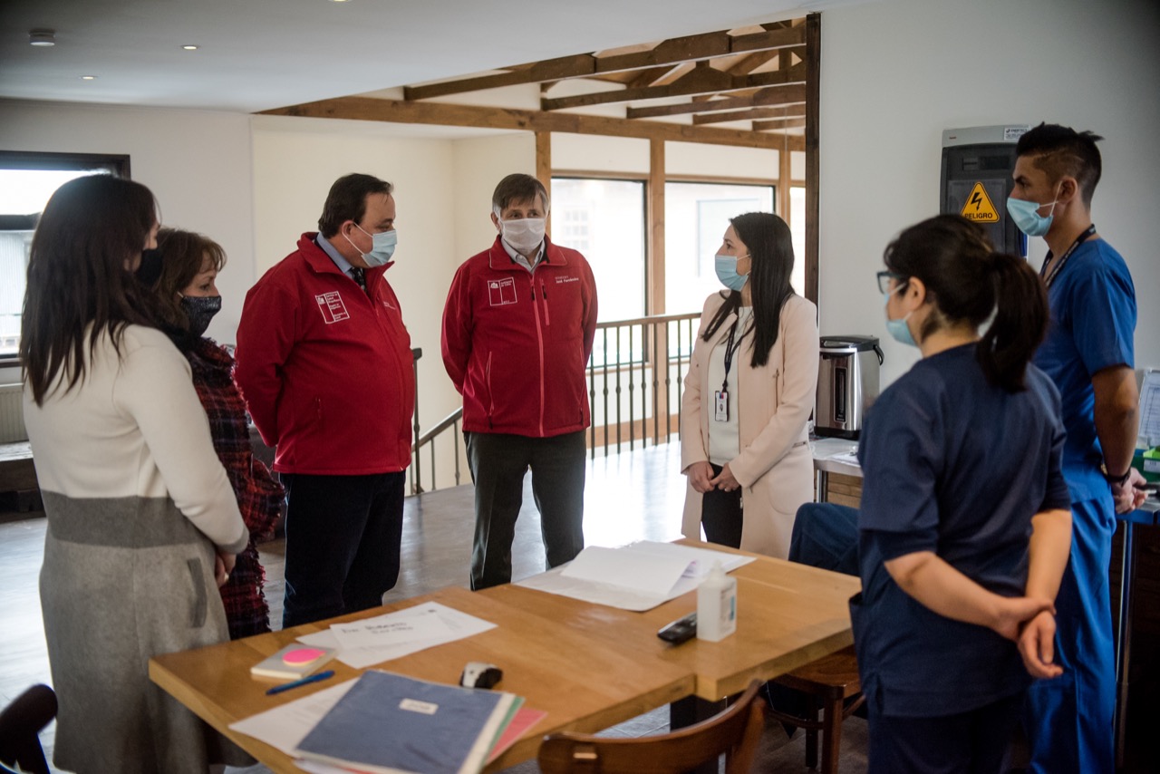 Intendente y autoridades de Salud conocieron implementación de residencia sanitaria en Magallanes
