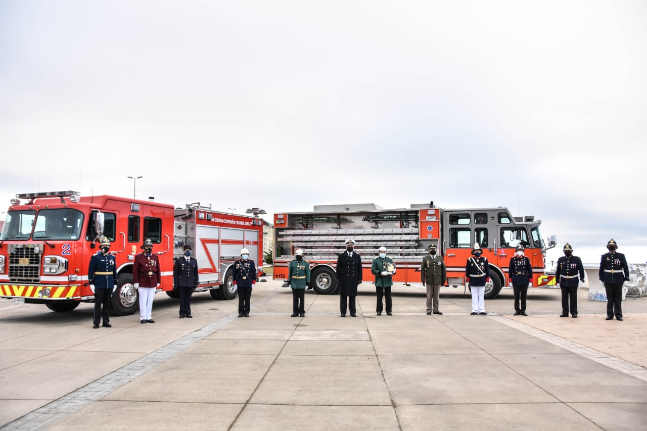 Armada saluda y rinde homenaje al Cuerpo de Bomberos de Punta Arenas en el «Día del Bombero»