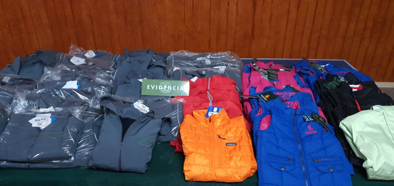 2 detenidos por robo de prendas de ropa perpetrado en Zona Franca y en la Tienda El Arte de Vestir de Punta Arenas