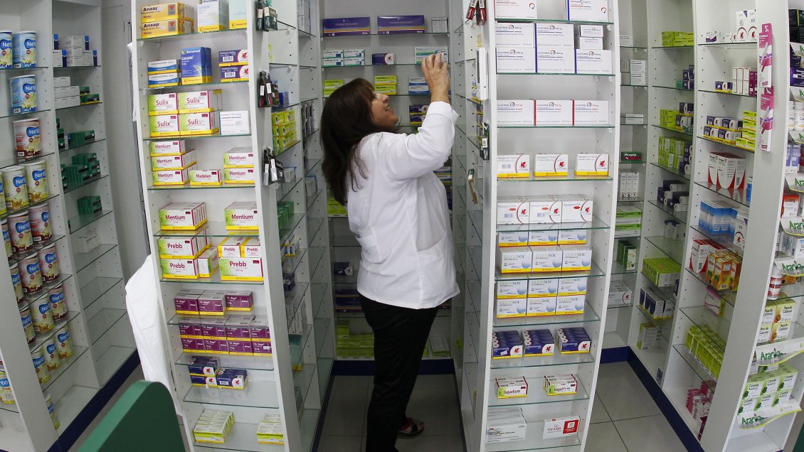 Farmacias de Punta Arenas reinician turnos nocturnos de atención de público
