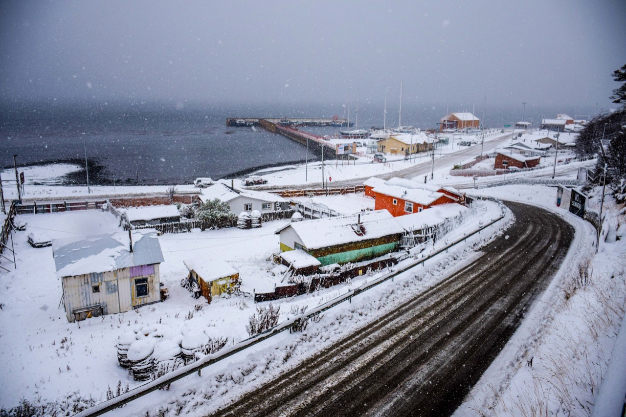 Cae primera nevazón del año en Puerto Williams