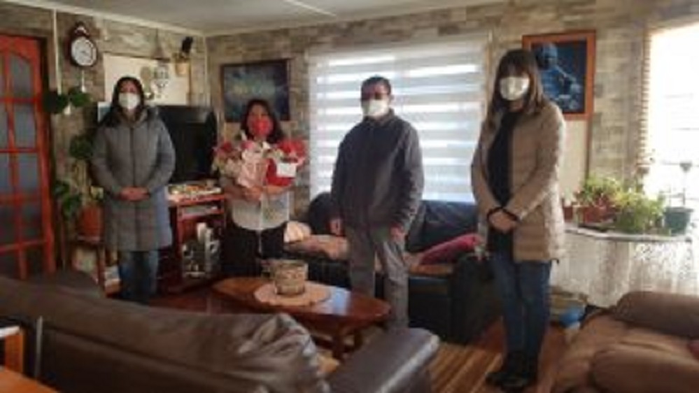Hospital de Puerto Natales despidió en sus hogares a dos de sus funcionarias que se jubilaron