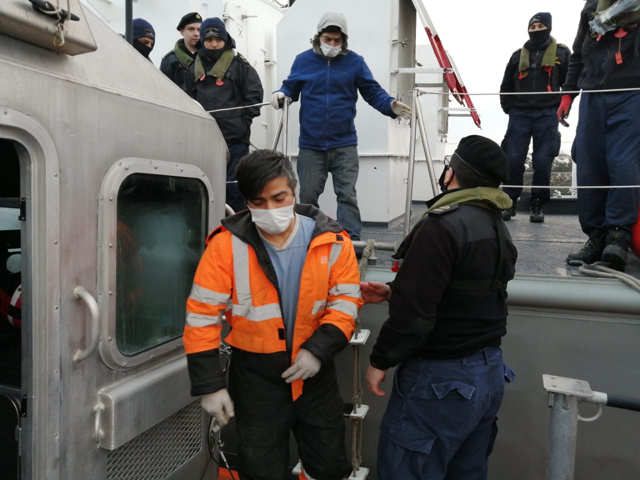 Armada realizó operativo de rescate de tripulantes pesqueros en Ultima Esperanza