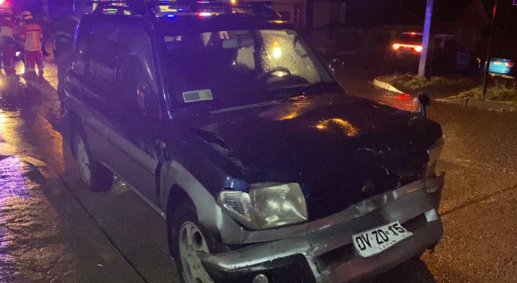 Triple colisión esta noche en Paraguaya y Zenteno, en el sector San Miguel de Punta Arenas, dejó dos personas lesionadas