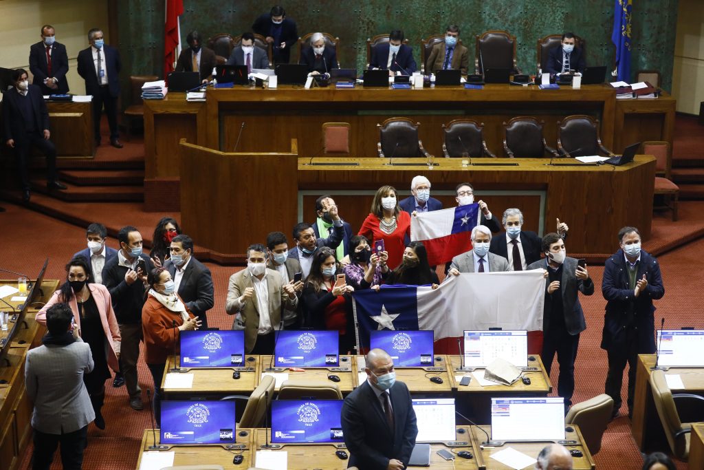 Cámara de Diputados despachó a ley proyecto de retiro del 10% de fondos de pensiones y este viernes será promulgado por el Presidente de la República: texto de la nueva ley