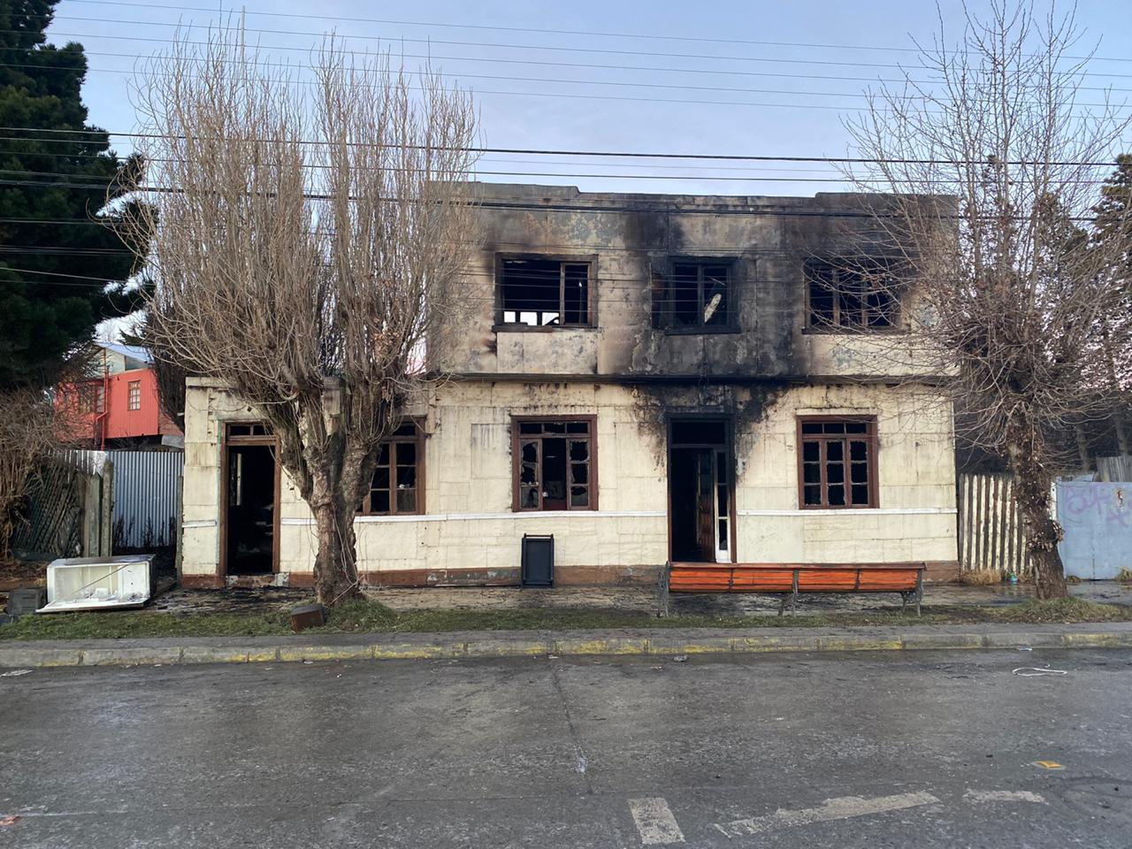 Incendio destruyó una vivienda en calle Phillips de Puerto Natales: dos personas fallecidas
