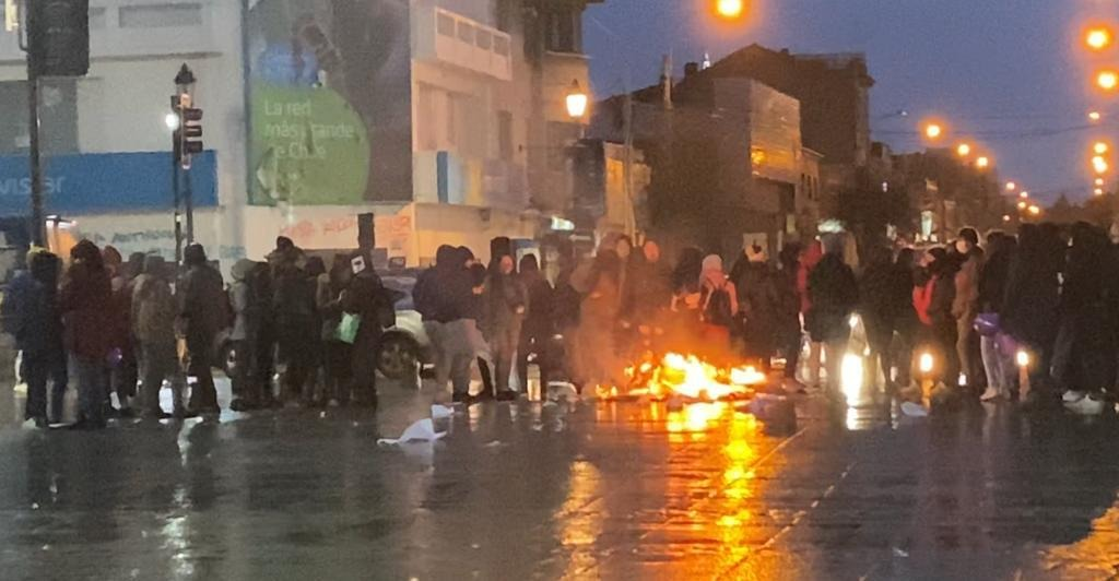 Marcha en favor de Antonia Barra convocó hoy nuevamente a un gran número de mujeres en el centro de Punta Arenas