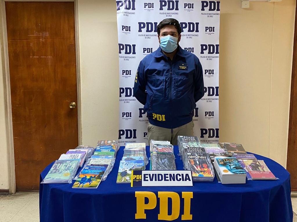 PDI incautó más de 50 libros presuntamente falsificados en local comercial de Puerto Natales