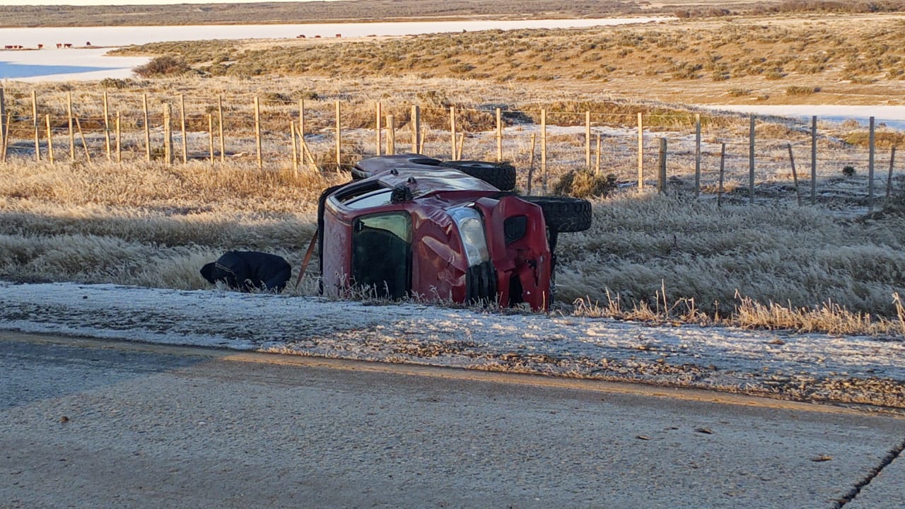 Volcamiento en km 28 de la ruta 9 Norte deja a cinco personas lesionadas
