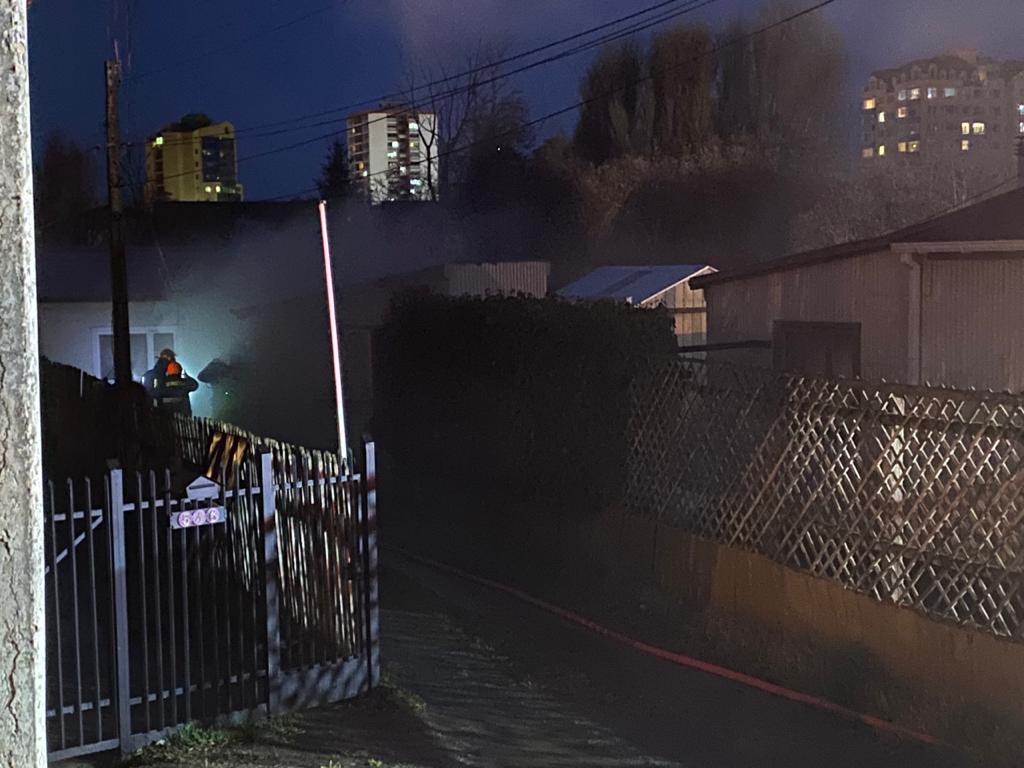 Principio de incendio en casa interior en el barrio Croata de Punta Arenas