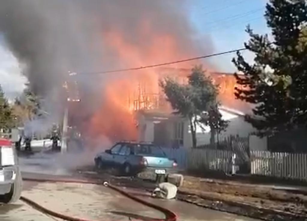 Incendio destruyó completamente la Hospedería de Villa Tehuelche, siniestro movilizó a Bomberos desde Punta Arenas