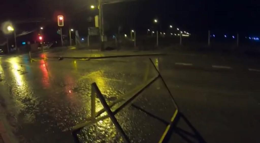 Conductor evadió control militar en Avenida Bulnes, irrumpiendo la barrera a alta velocidad