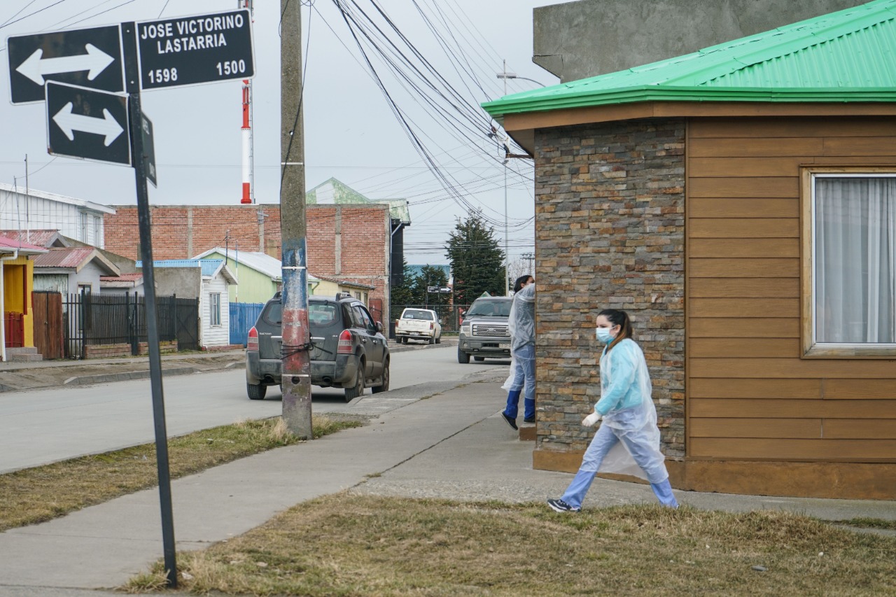 Equipo municipal de testeo, trazabilidad y aislamiento continúa trabajo de búsqueda en barrios de Punta Arenas: en total, se realizaron 60 exámenes a los vecinos del Barrio 18 de septiembre