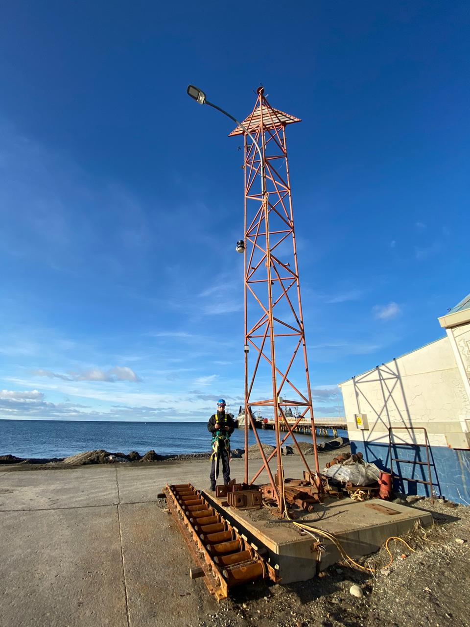 Centro Meteorológico con apoyo de ASMAR Magallanes,  instala Estación Meteorológica Automática en el sector norte de la bahía de Punta Arenas