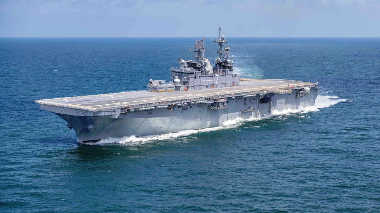 Este sábado recala en la bahía de Punta Arenas un portahelicópteros de la Armada de los EEUU, a su paso por el estrecho de Magallanes