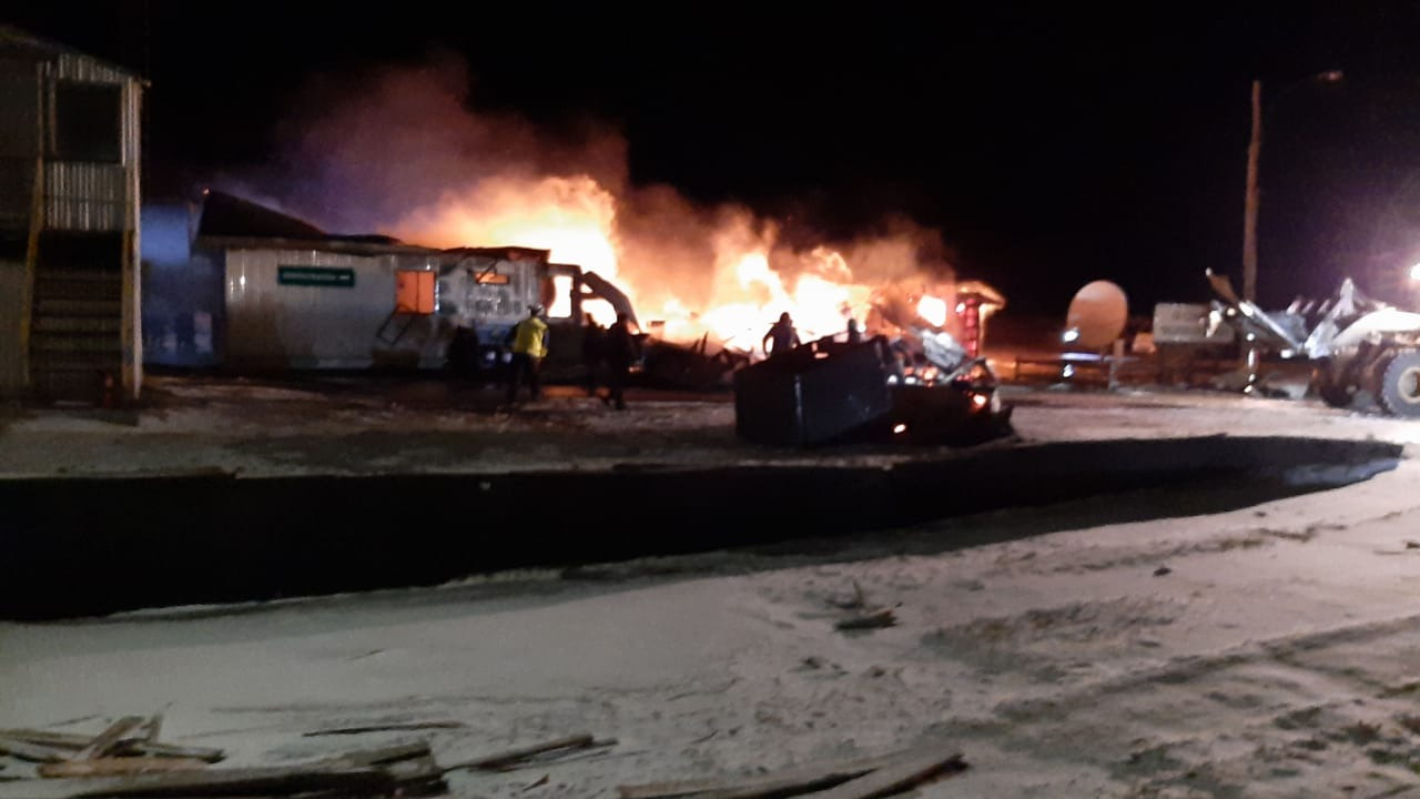 Incendio afecta esta noche a la empresa Forestal Rusfin en la comuna de Timaukel, Tierra del Fuego