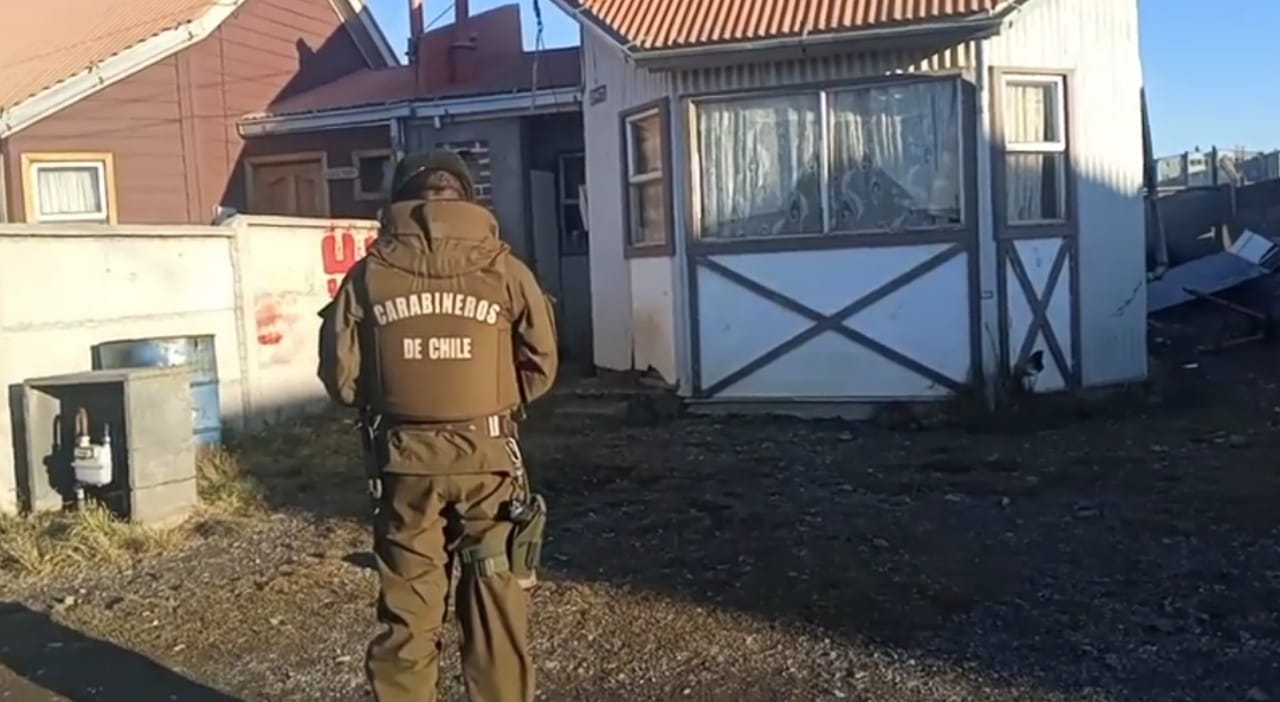 Carabineros detuvo a dos individuos por robo en lugar habitado en el sector surponiente de Punta Arenas: Tribunal los envió a la cárcel