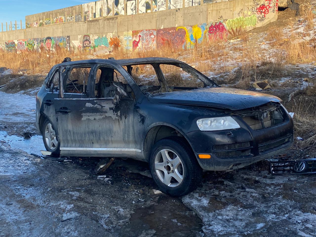 Vehículo robado, fue incendiado anoche en el sector de la población Carlos Ibañez