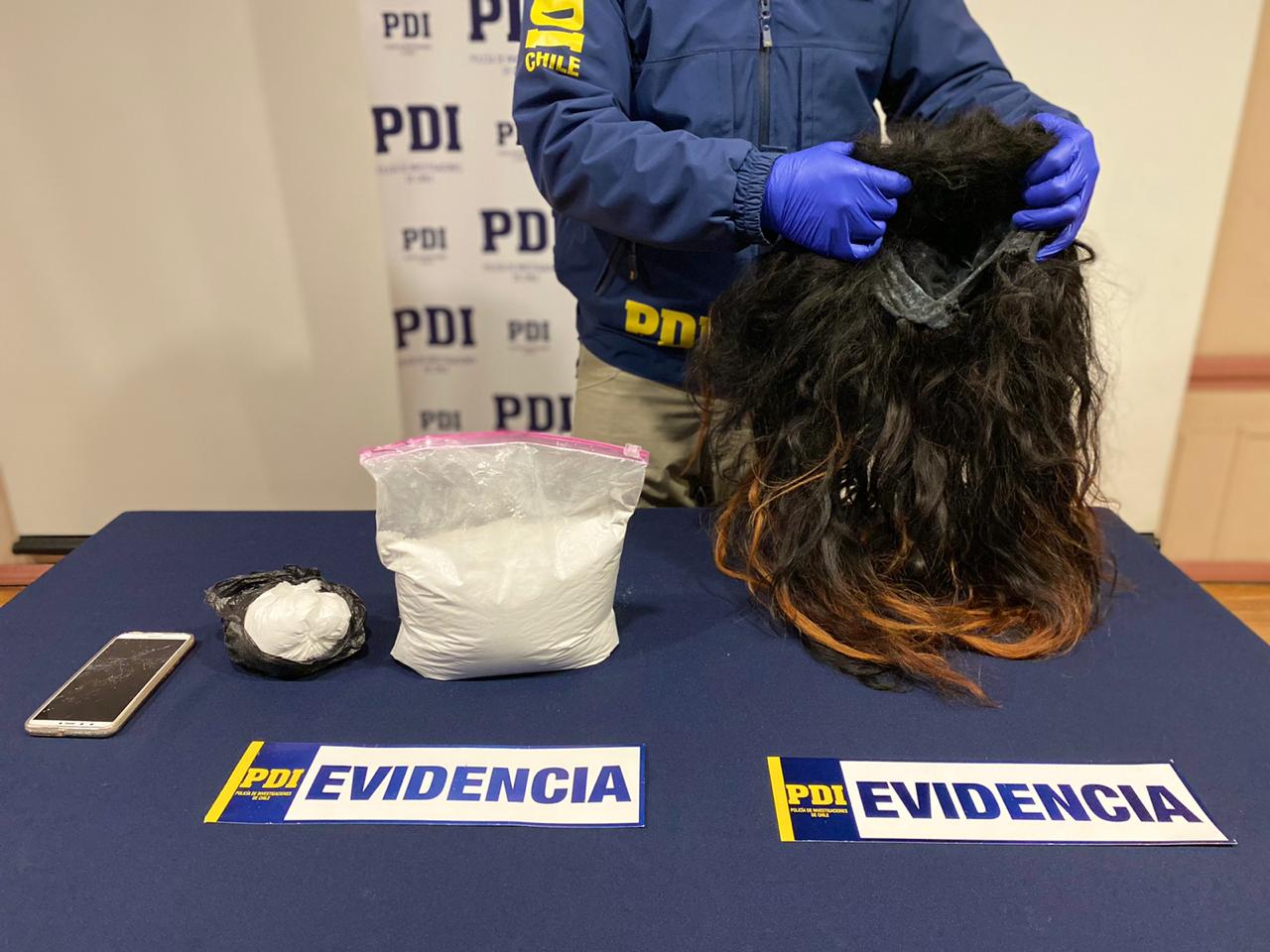 PDI detiene en el aeropuerto de Punta Arenas a una mujer que ocultaba cocaína en una peluca