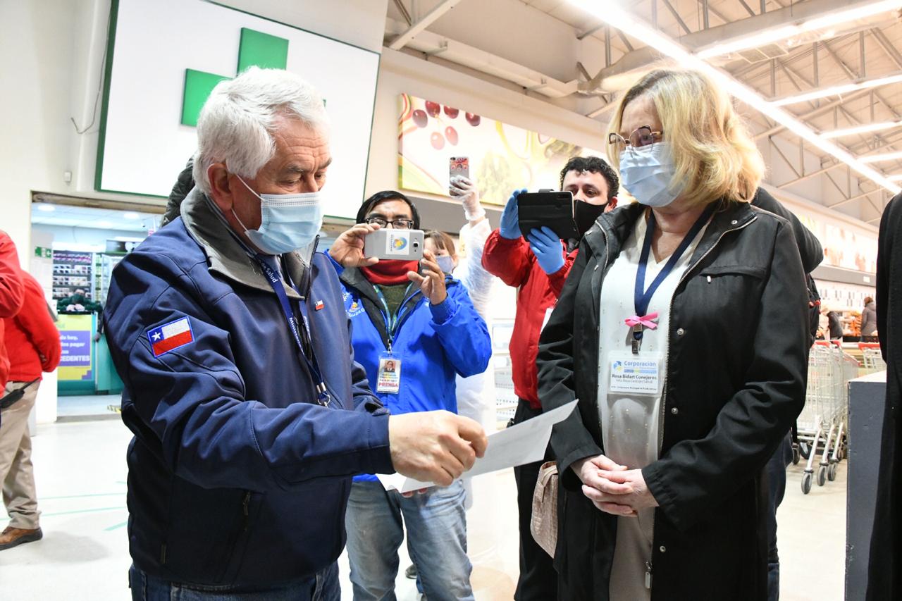 Alcalde Radonich entregó carta al Ministro de Salud solicitando mas testeos en barrios y PCR obligatorio a quienes ingresen a la región