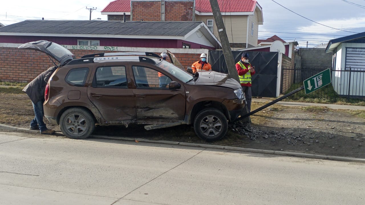 Colisión entre un colectivo y un jeep dejó dos adultos mayores lesionados