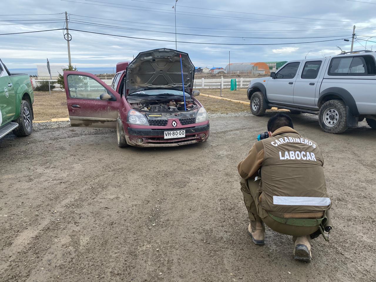 Carabineros de la Subcomisaría de Río Seco fiscalizaron a un conductor que circulaba en un vehículo con patentes adulteradas, para eludir la restricción vehicular