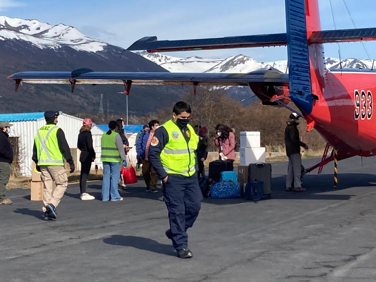 8 profesionales de Salud de Punta Arenas fueron trasladado a Puerto Williams para apoyar trabajo en Hospital Comunitario