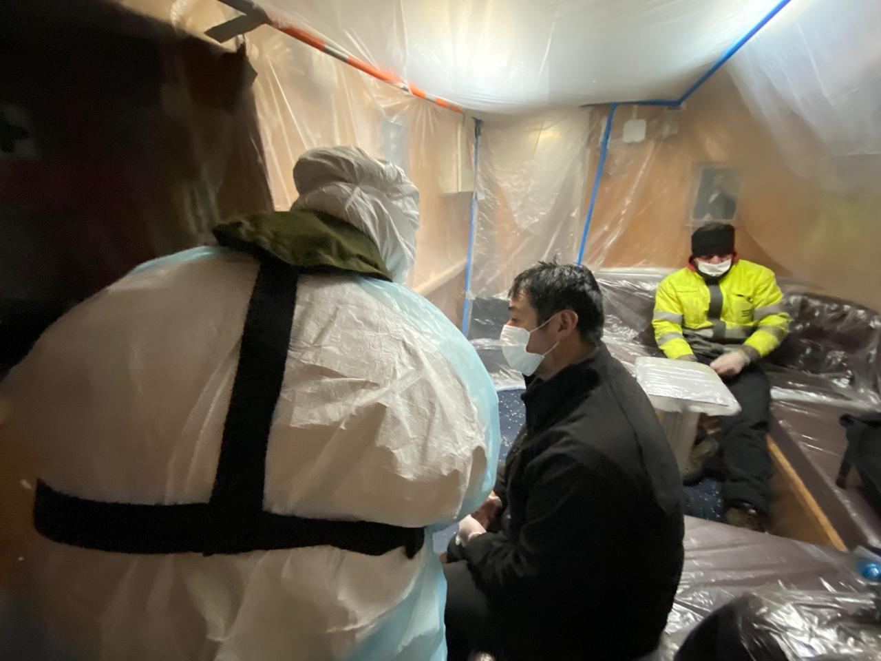 Armada realizó evacuación médica desde Puerto Toro, de dos tripulantes pescadores con síntomas de Covid19: fueron internados en el Hospital de Puerto Williams