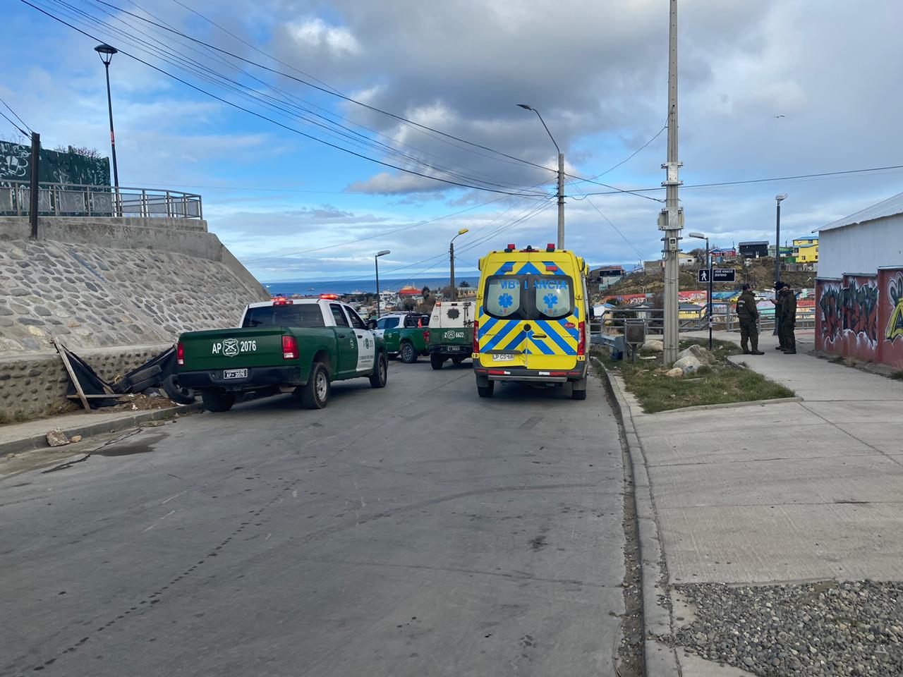 Funcionario de Carabineros salva a joven que intentó quitarse la vida en el barrio Río de la Mano.