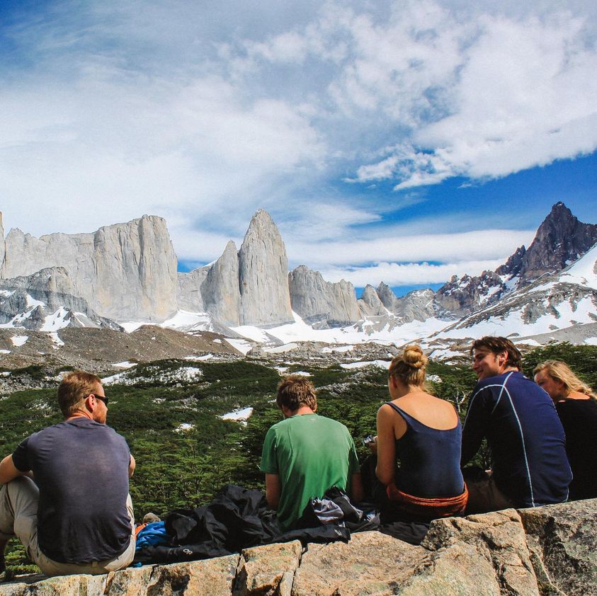 ¿Te imaginas poder degustar un rico estofado de cordero con papas o un salmón con arroz a los pies de las Torres del Paine?