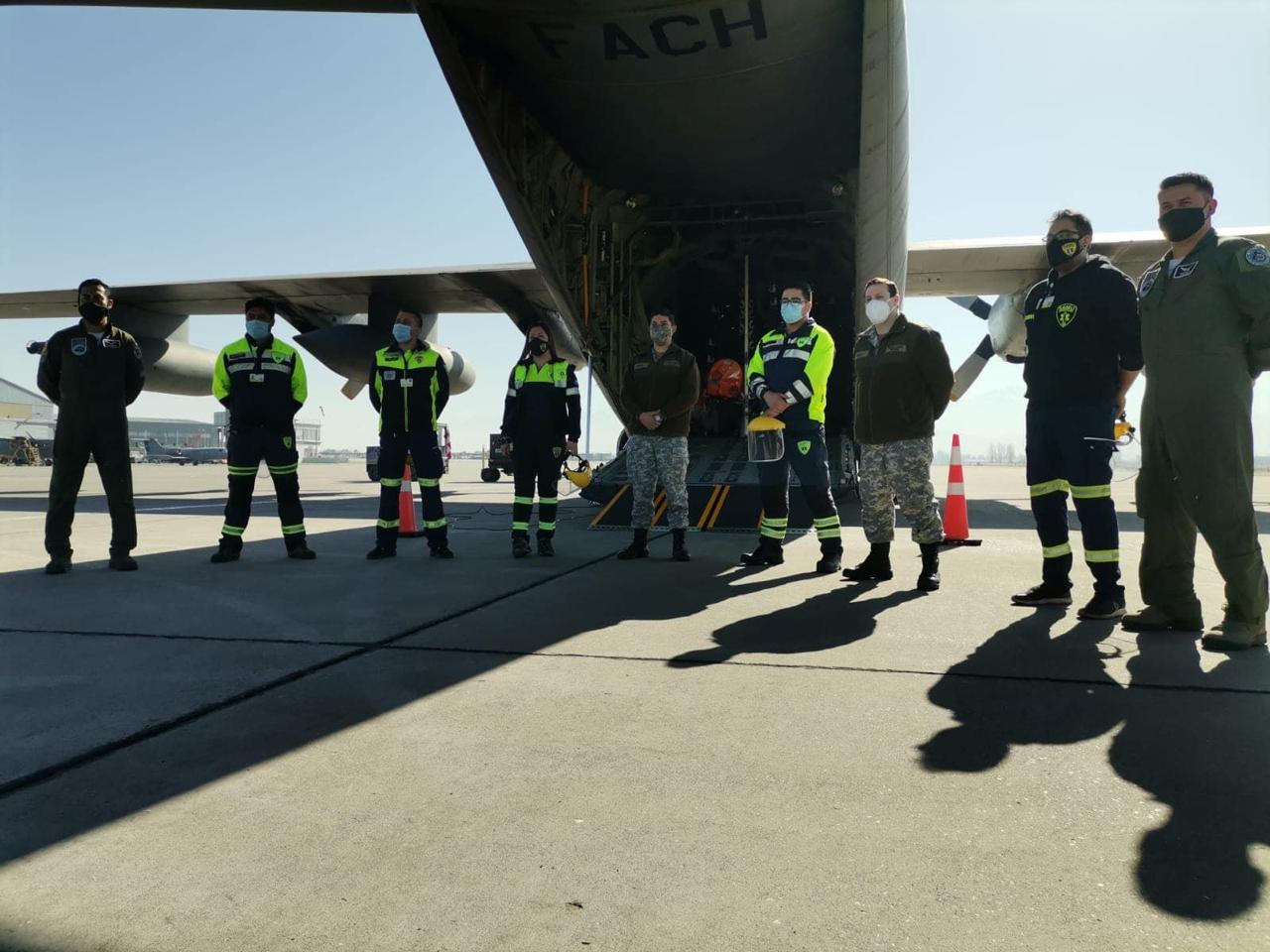 Personal del SAMU Metropolitano viaja a  Punta Arenas para trasladar pacientes Covid-19 a Santiago.