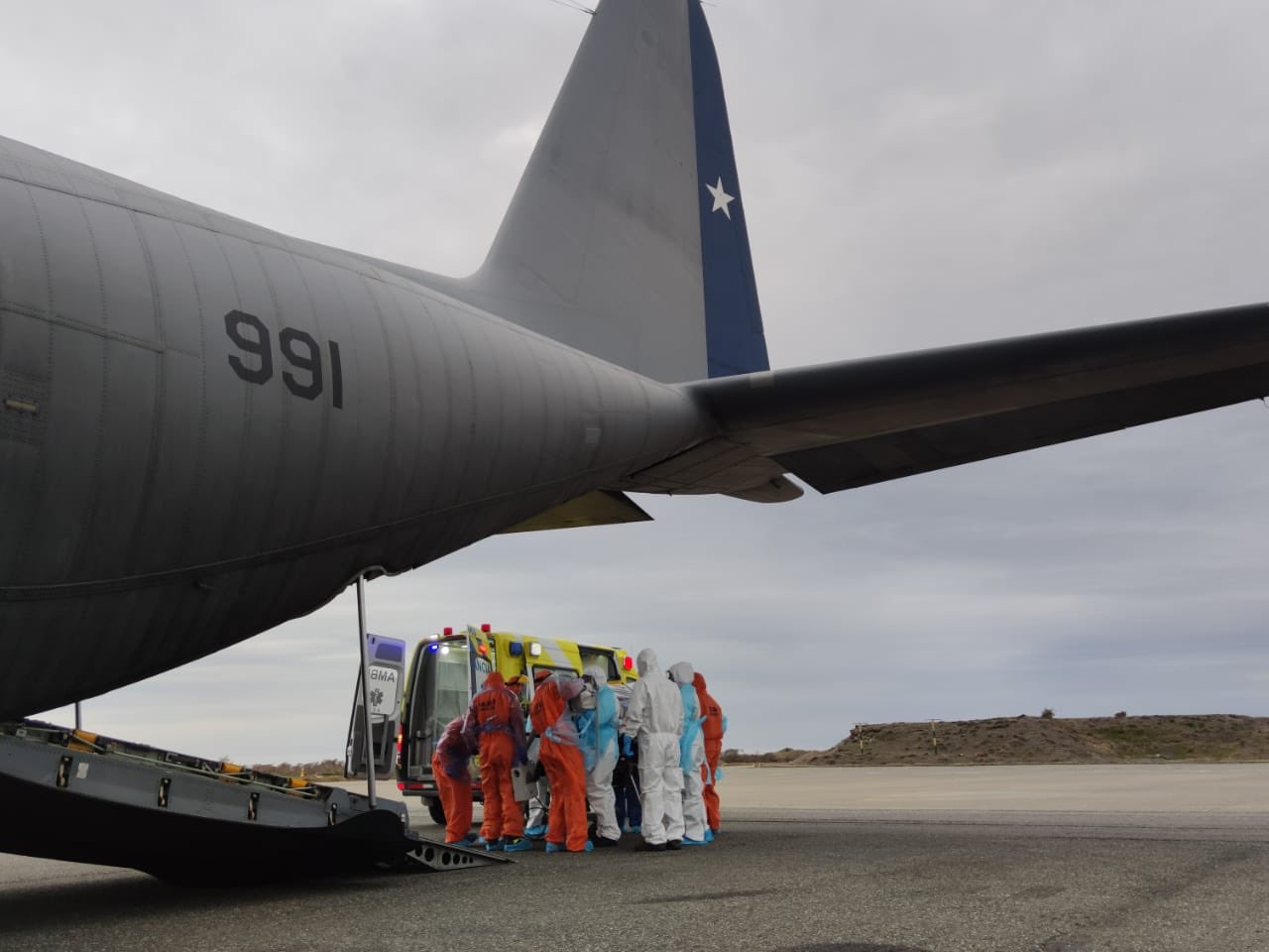 3 pacientes Covid-19 de Magallanes trasladados en vuelo FACH a Santiago