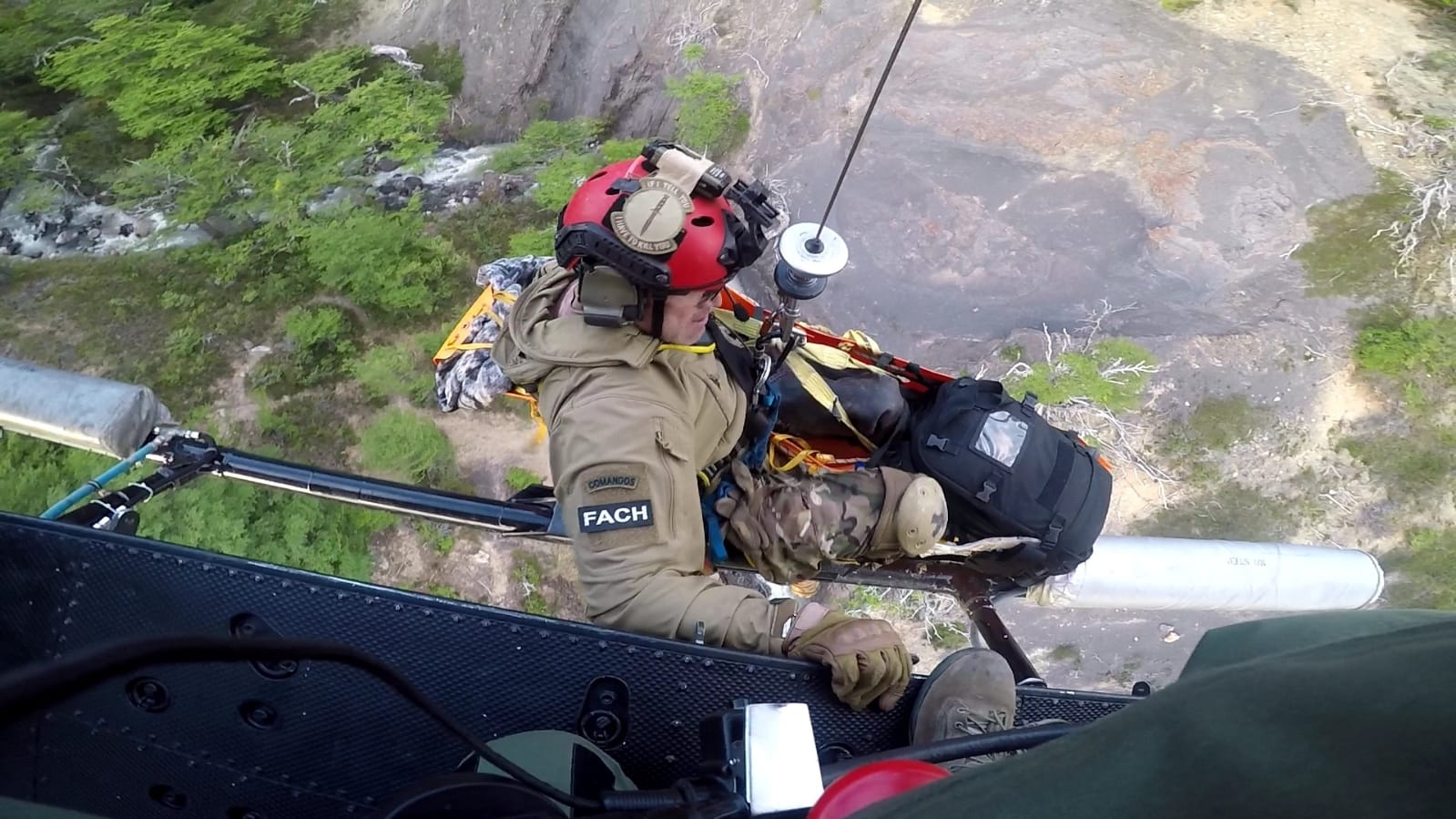 IVa Brigada Aérea realizó vital rescate de un arriero accidentado en Torres del Paine