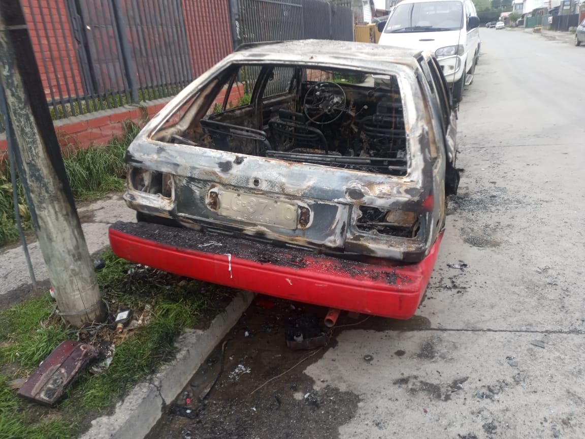 Carabineros detiene a sujeto que durante la madrugada habría incendiado un auto en sector alto de Punta Arenas