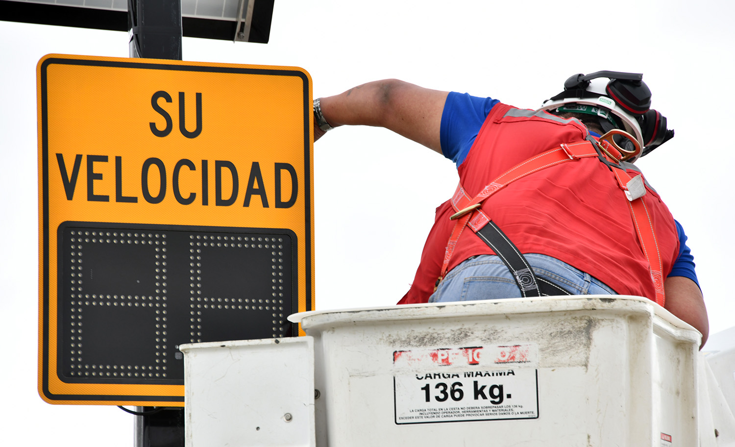 Municipio instaló medidores de velocidad en el humedal y costanera