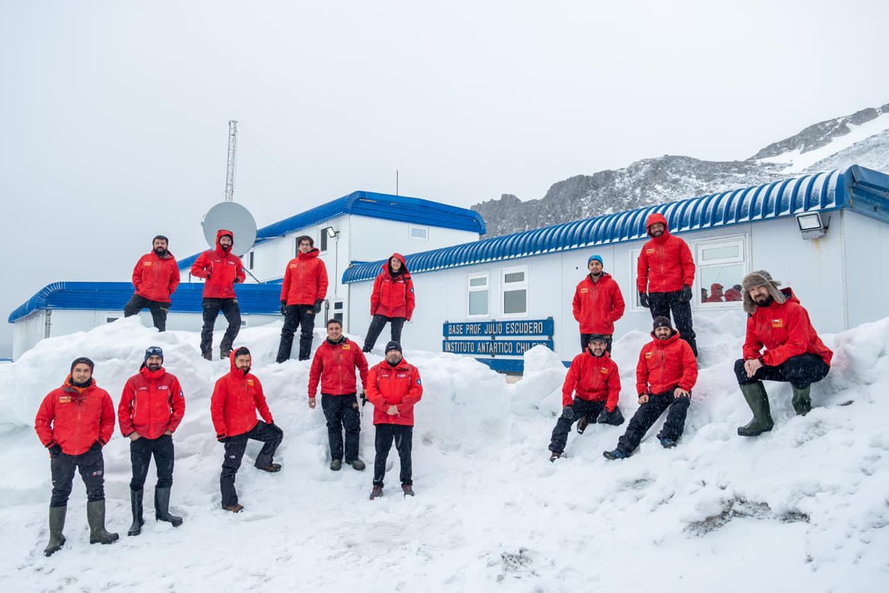 Tras estricta cuarentena en Punta Arenas, ya se encuentran en Antártica el primer grupo de investigadores y logísticos