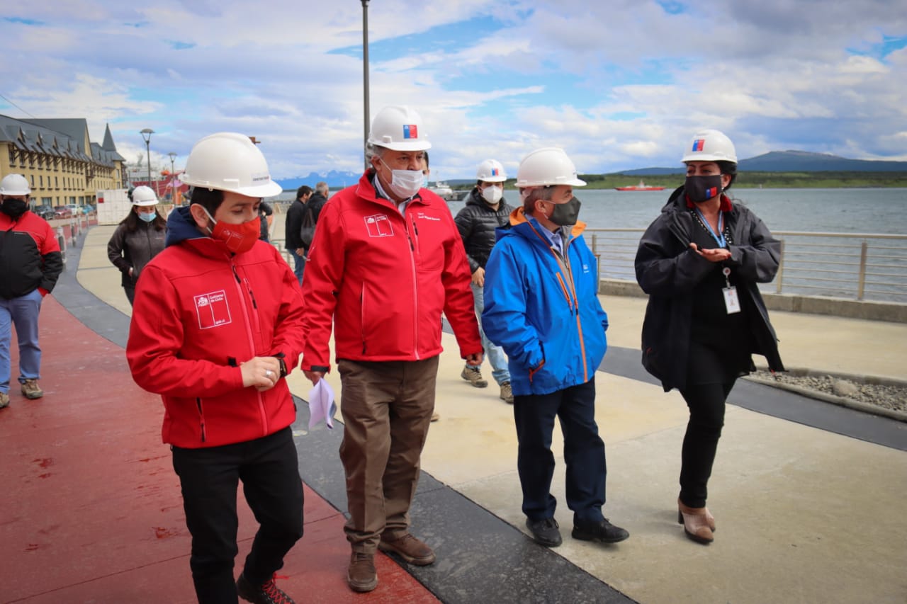 Minvu inspecciona obras en costanera de Puerto Natales que cuenta con mano de obra 100% local