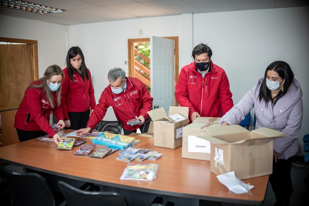 Seremi de Desarrollo Social y Familia entregó mil kit lúdicos para niños y niñas de Magallanes