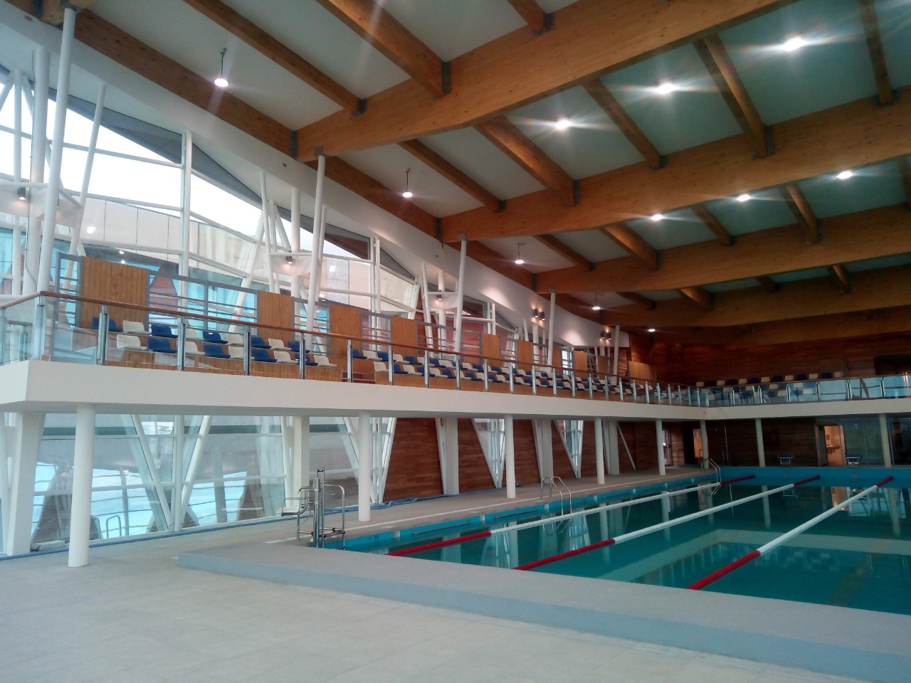 Piscina semiolímpica de Puerto Natales ganó categoría Mejor Proyecto de Equipamiento o Edificio de Uso Mixto del Premio Aporte Urbano (PAU) 2020