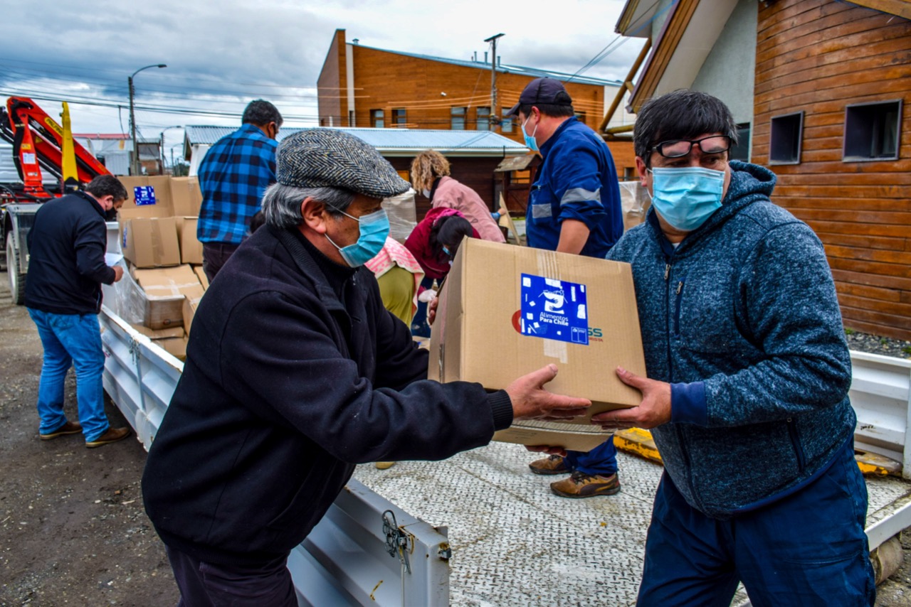 Puerto Williams: Hacen entrega de ayudas sociales y material cultural infantil