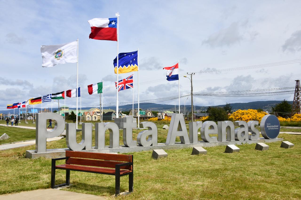 Renovada plaza de las banderas sumó 6 nuevos países a sus mástiles