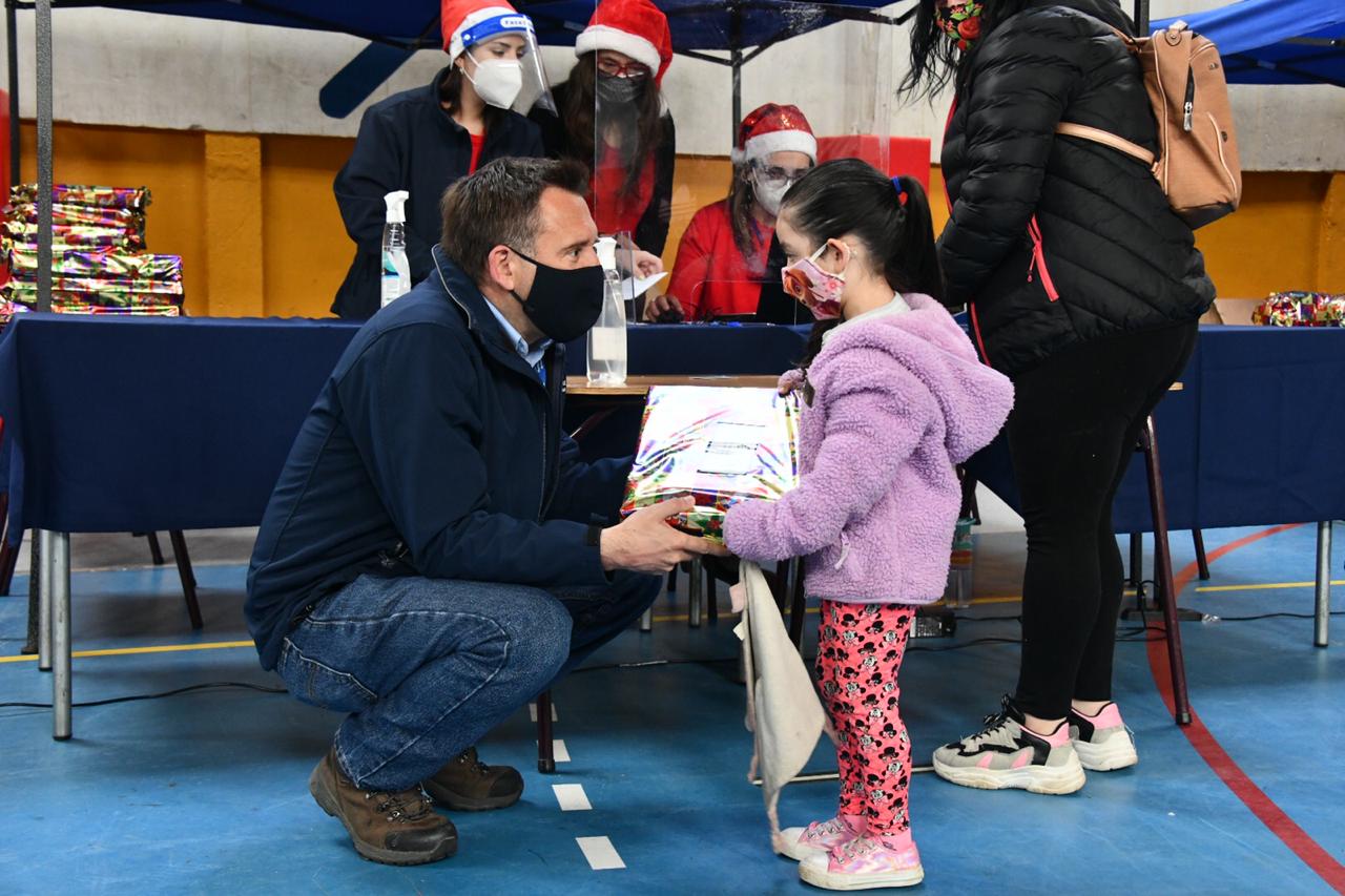Municipio de Punta Arenas realizará atención extraordinaria para entregar regalos de Navidad a quienes aún no los retiran