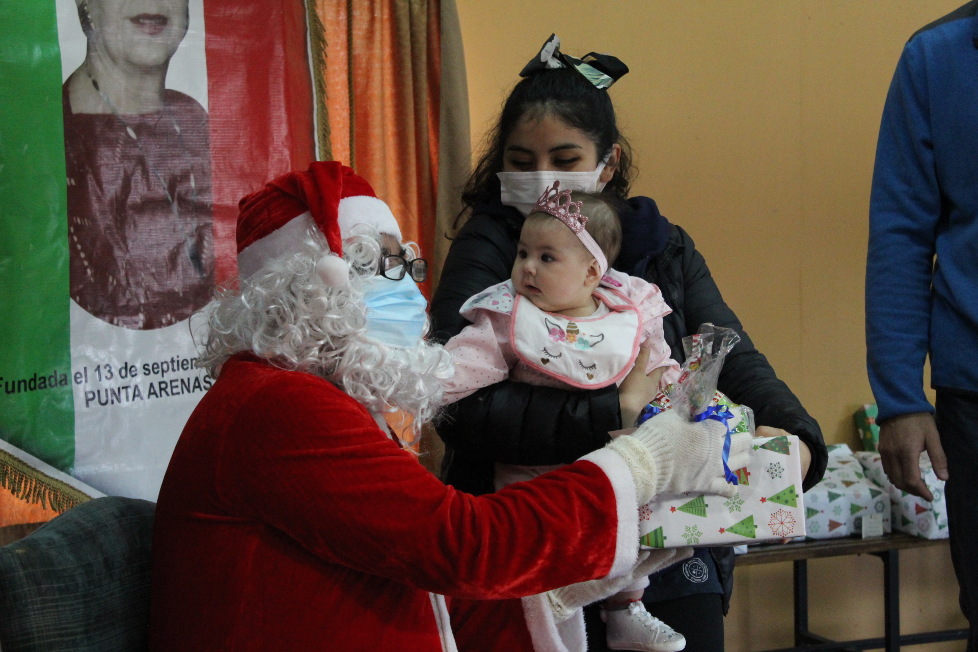 “Navidad de Esperanza”: Unión de Junta de Vecinos repartió 113 regalos para niños de Punta Arenas